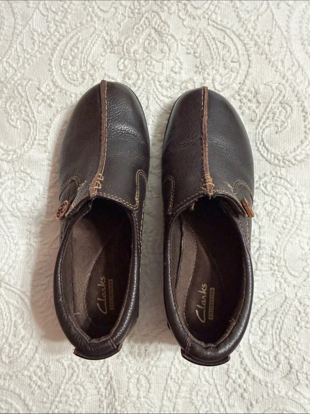 Clarks Collection Size 6.5M Dark Brown Leather Loafers with Button Accent